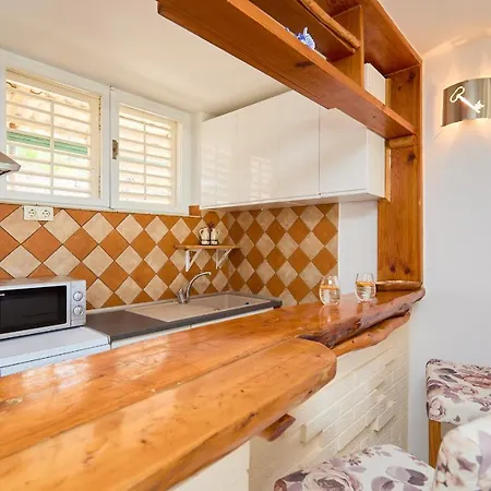 펜션 Bay View House 자톤